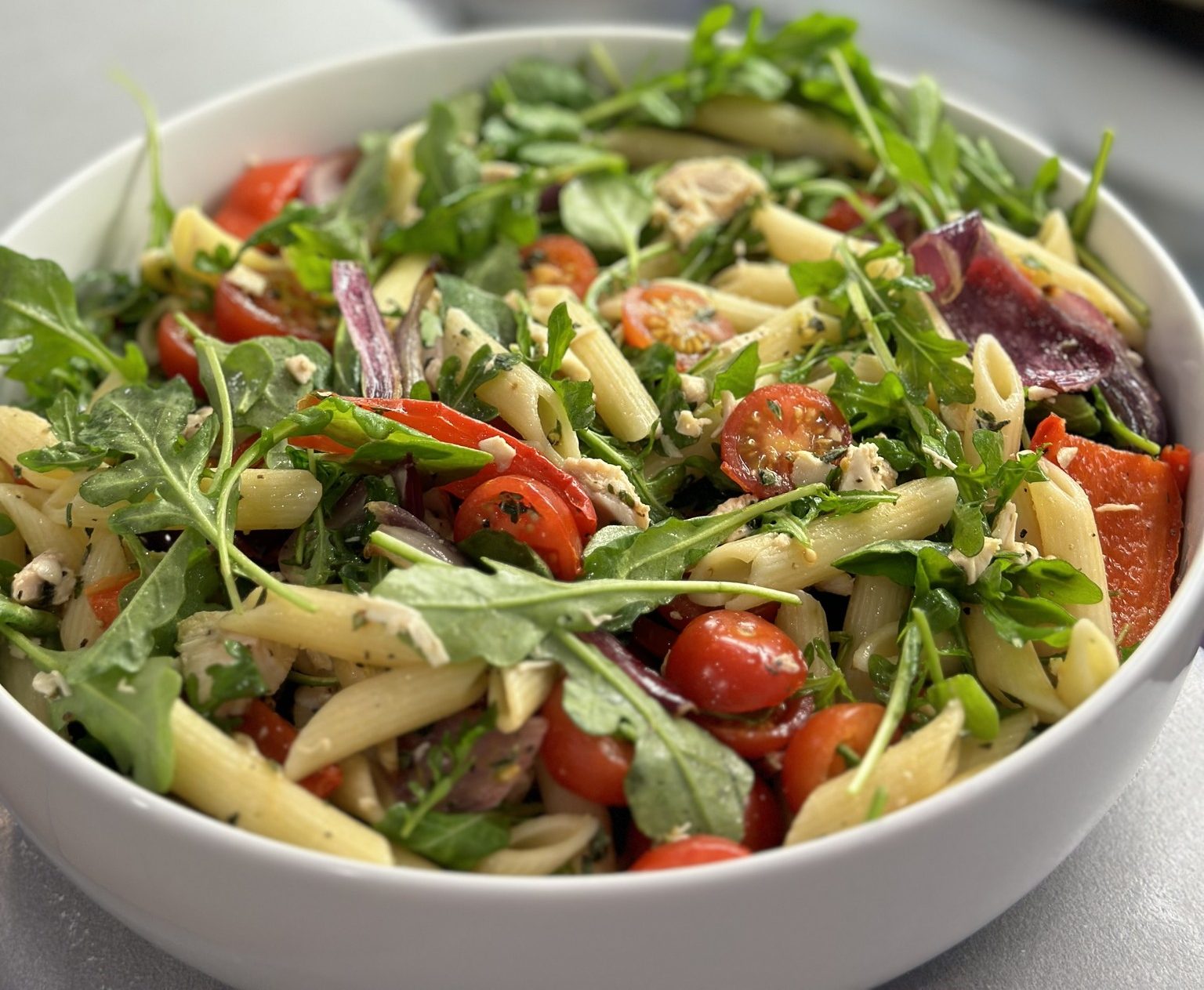 Roasted pepper, rocket and pasta salad